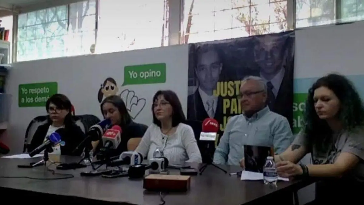 Familiares exigen justicia para estudiantes asesinados por militares